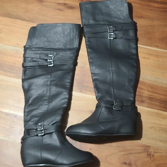 Tall Black Boots - Picture 1 of 3